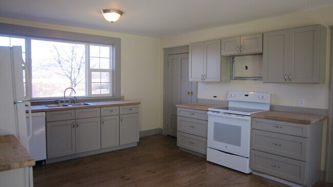 Building Photo - 403 Stebbins Rd