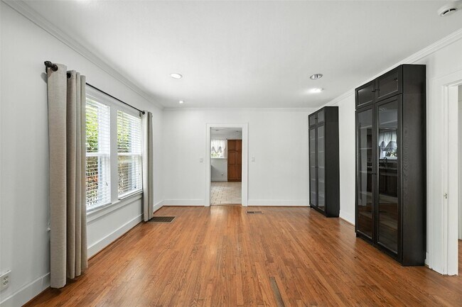 Building Photo - 4036 Dexter Ave