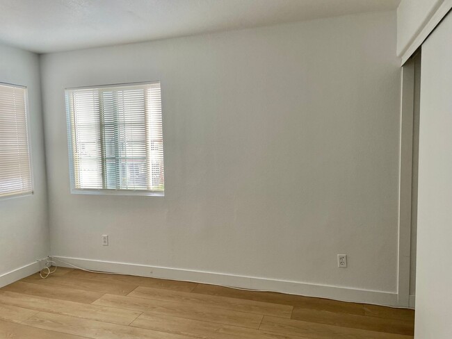 Building Photo - Spacious 6 Bedroom Home for Rent