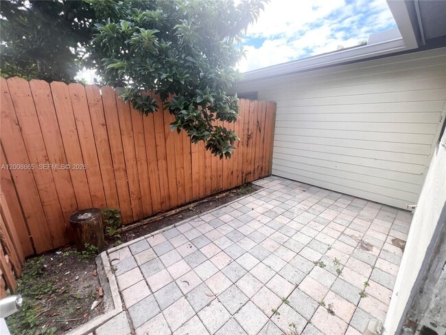 Building Photo - 1832 My Pl Ln