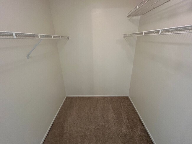Building Photo - 1ST FLOOR CONDO UNIT 3 BEDROOM / 2.5 BATHROOMS LOCATED IN A GATED COMMUNITY!
