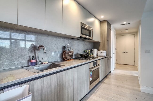 Building Photo - 10 Provost St