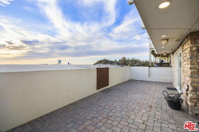 Building Photo - 1005 Ocean Dr