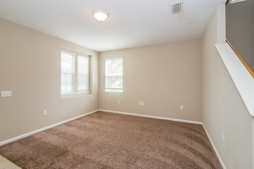 Building Photo - 2300 Justin Lake Dr