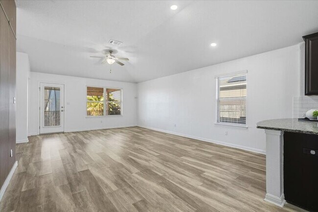 Building Photo - 19040 Kimberlite Dr