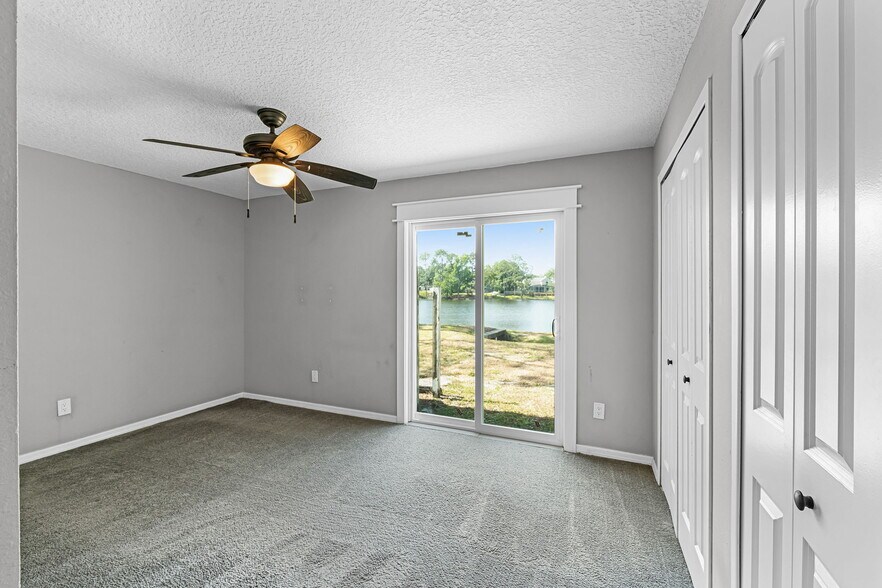 Building Photo - 485 Lakeshore Dr