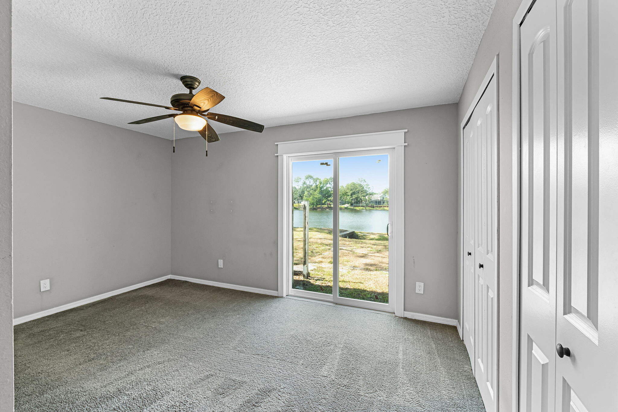 Building Photo - 485 Lakeshore Dr