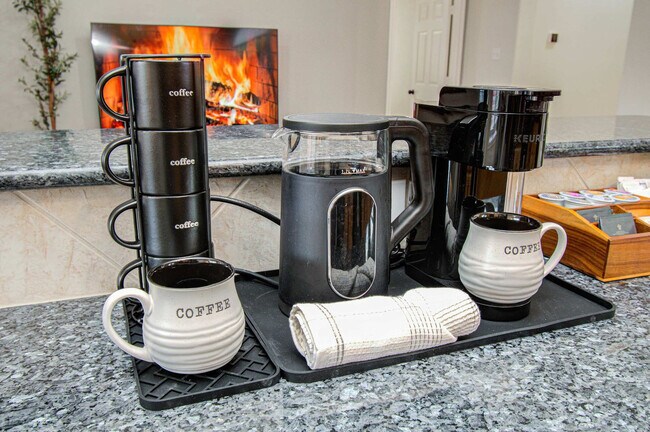 Building Photo - 7211 Crescent Mills Dr