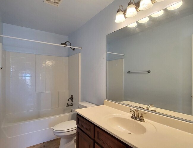 Building Photo - Introducing a charming 3-bedroom, 2-bathroom house located in the desirable area of Edmond, OK.