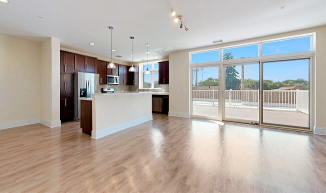 Building Photo - 4758 N Laramie Ave