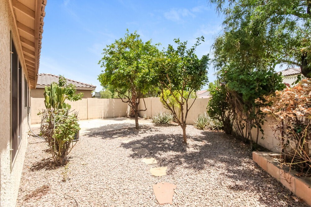 Building Photo - 6145 S Wilson Dr