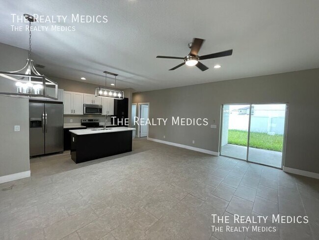 Building Photo - 279 Elm Ct