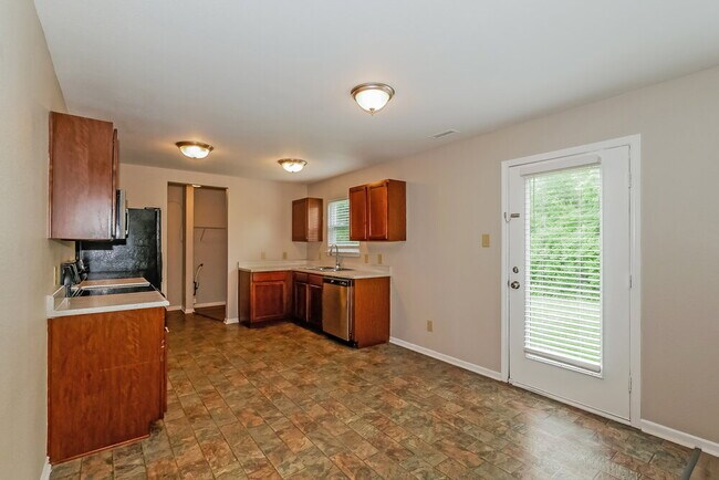 Building Photo - 10646 Pavilion Dr