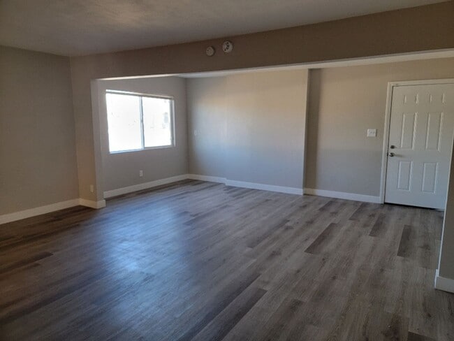 Building Photo - 3 BEDROOM**UPGRADES*CLOSE TO AREA SCHOOLS ...