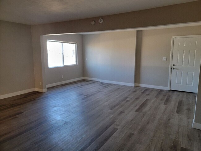 Building Photo - 3 BEDROOM**UPGRADES*CLOSE TO AREA SCHOOLS AND SHOPPING CENTERS*