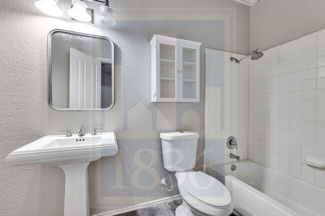 Building Photo - 1500 Gardena Canyon Dr