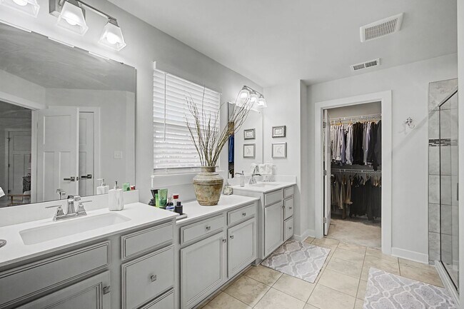 Building Photo - 4 Bedroom Executive Home located in Magnolia Green