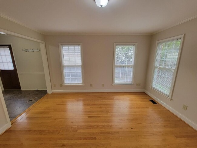 Building Photo - For Rent: Charming 2-Bedroom Brick Home in...