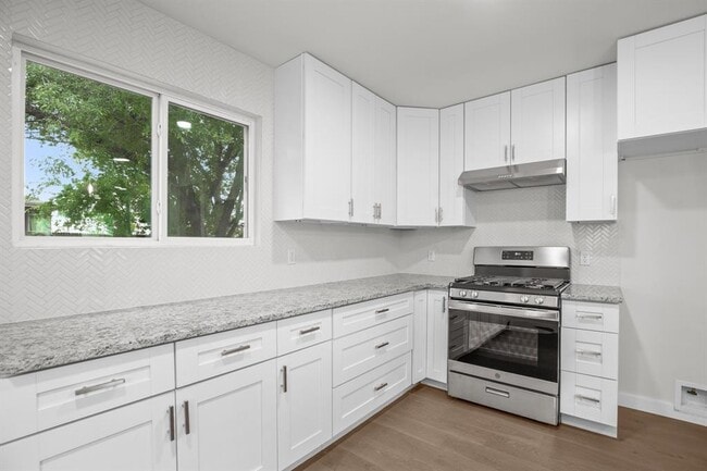 Building Photo - 7520 Uray Dr