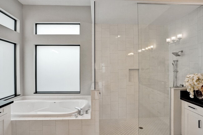 Building Photo - 9052 Chauvet Wy