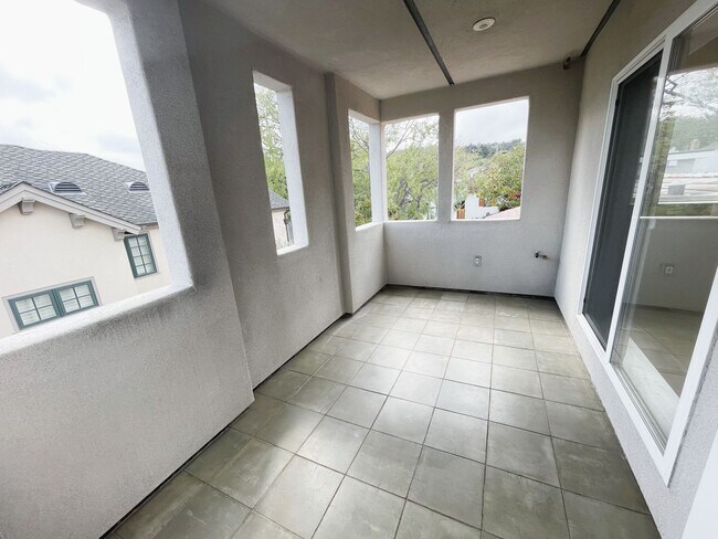 Building Photo - Spacious 3-Bedroom, 2-Bath Home in the Hea...