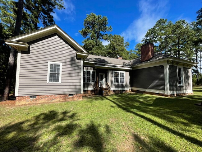 Building Photo - Fully Furnished Historic Home with Water A...