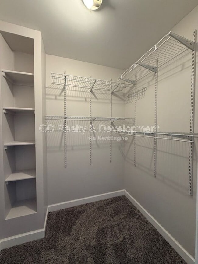 Building Photo - 267 Capitol Dr