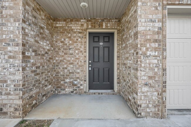 Building Photo - 135 Country Ln