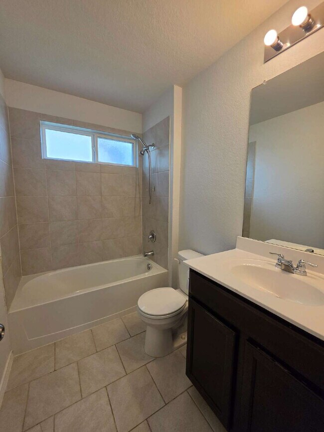 Building Photo - Ready Now – Freshly Painted & Move-In Ready!