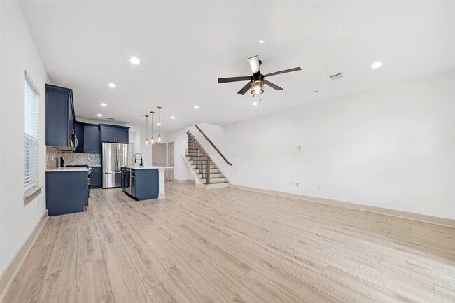 Building Photo - 837 W Little York Rd