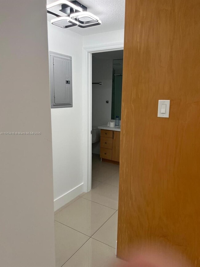 Building Photo - 2630 SW 28th St