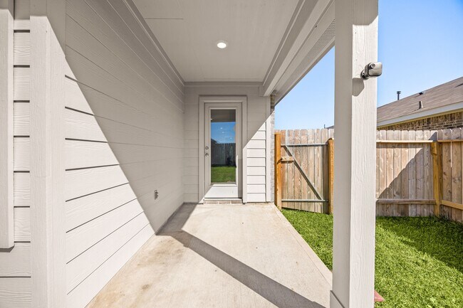 Building Photo - 23815 Hilltop Cyn Ln