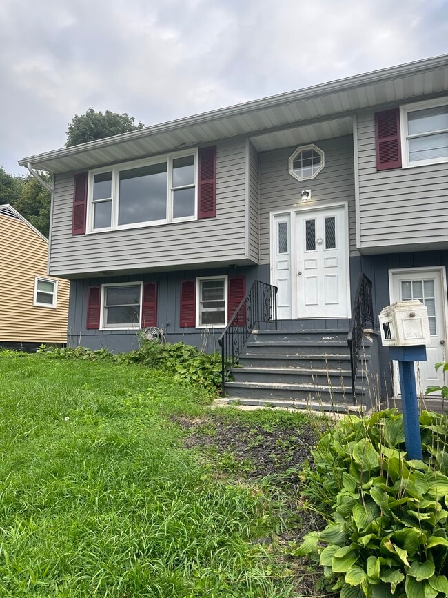 Building Photo - 1011 Hudson St