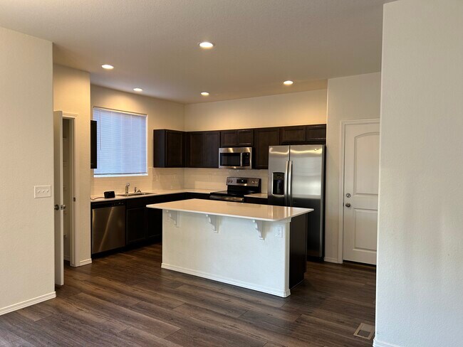 Building Photo - 3731 Vineyard Cir