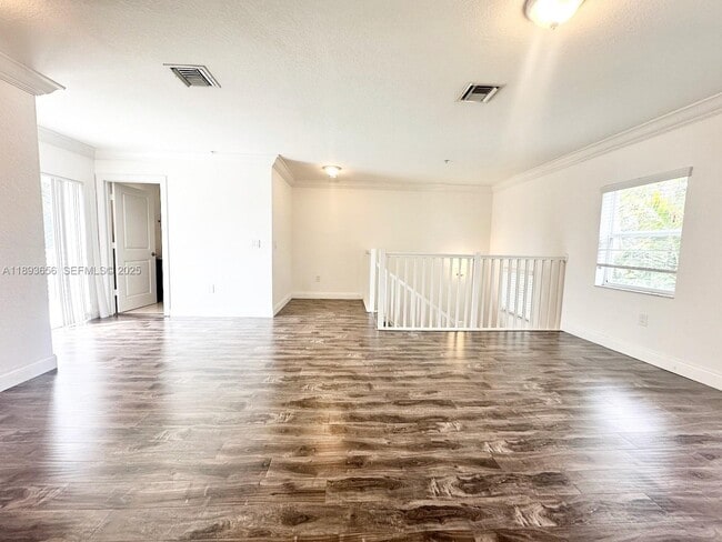 Building Photo - 813 SE 18th Ct