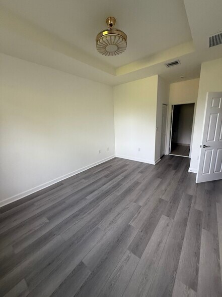 Building Photo - 5033 Kobus Ter