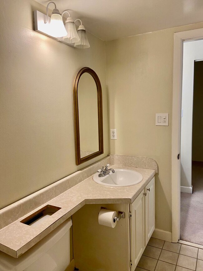 Building Photo - 2BD/1BA Condo in the Heart of Virginia Beach! Water Included!