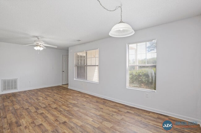 Building Photo - Immaculate 2-Bedroom Ground-Floor Villa in...