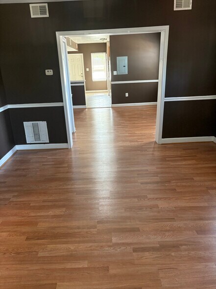 Building Photo - 3601 Howard Park Ave