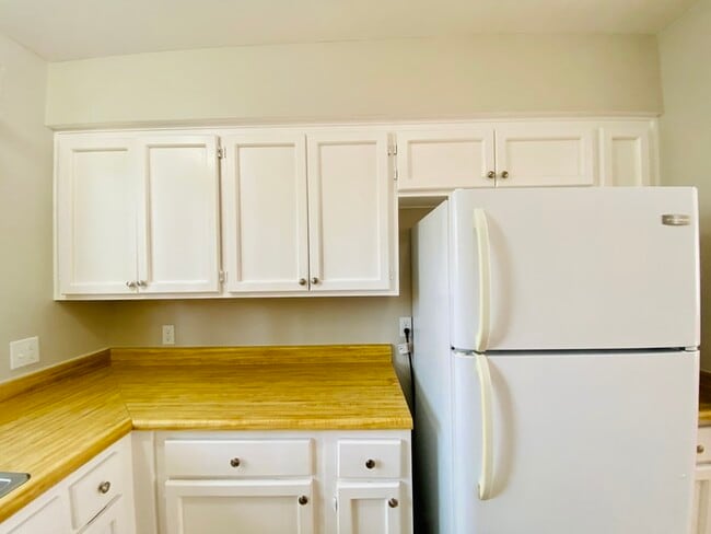 Building Photo - Huge Adobe 2 Bed/1Bath Adobe Townhome in C...