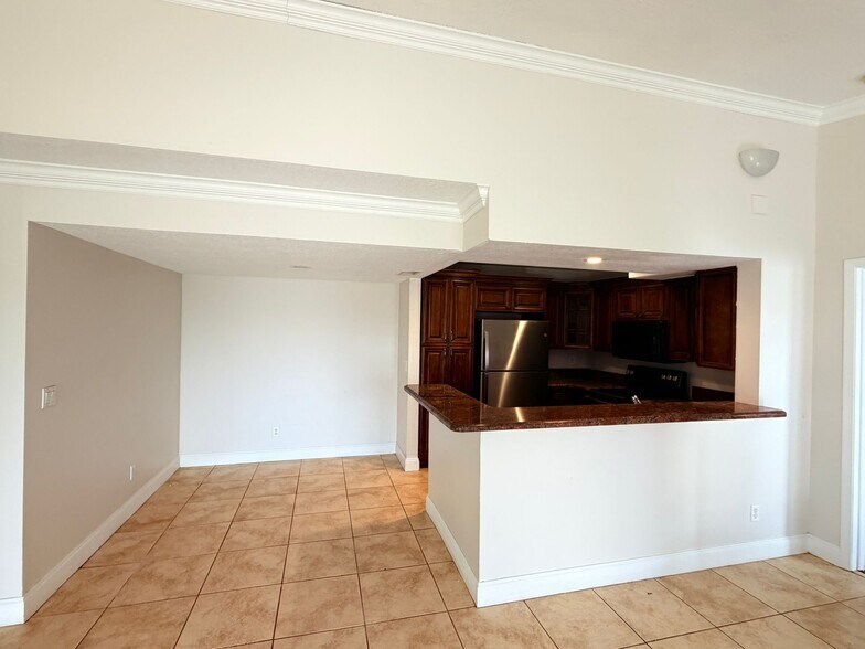 Building Photo - 169 Santa Clara Dr