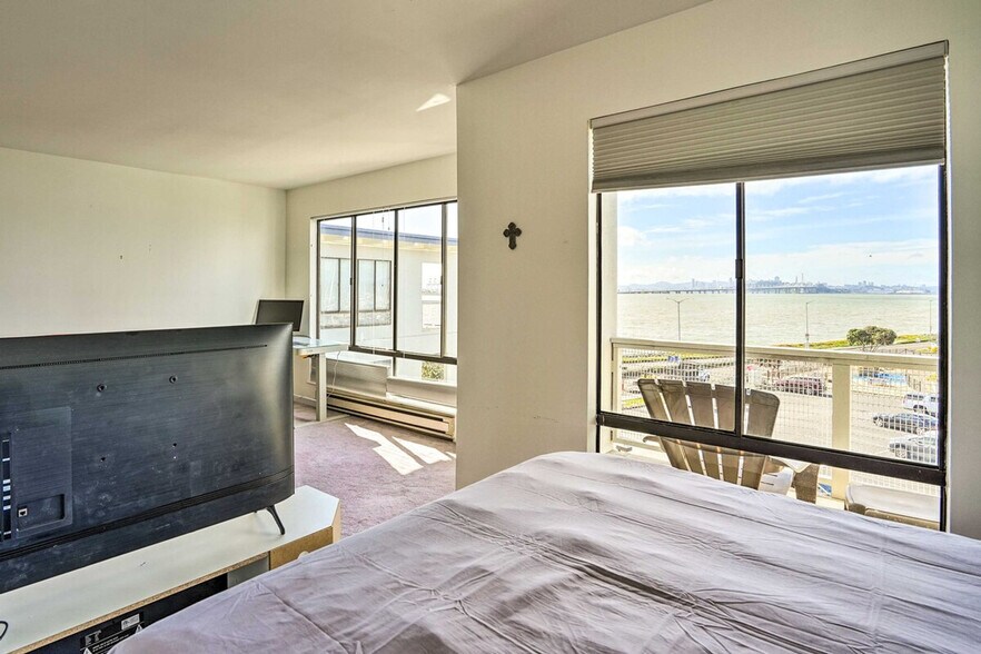 Building Photo - 4 Anchor Dr