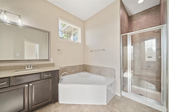 Building Photo - 5554 Sallow Bay Ln