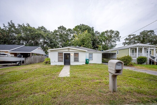 Building Photo - Cute Rental Home