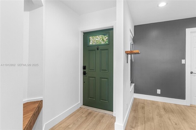 Building Photo - 1616 NE 5th St