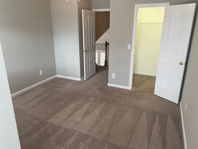 Building Photo - Spacious 3-bedroom home located in Charlotte. $300 off on two months' rent!