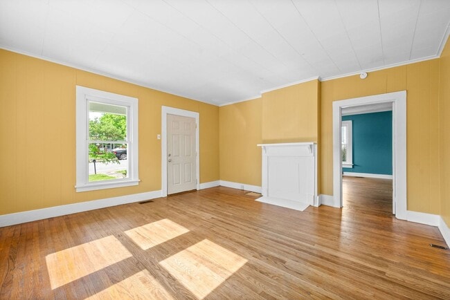 Building Photo - Home For Rent Near Historic Downtown Clark...