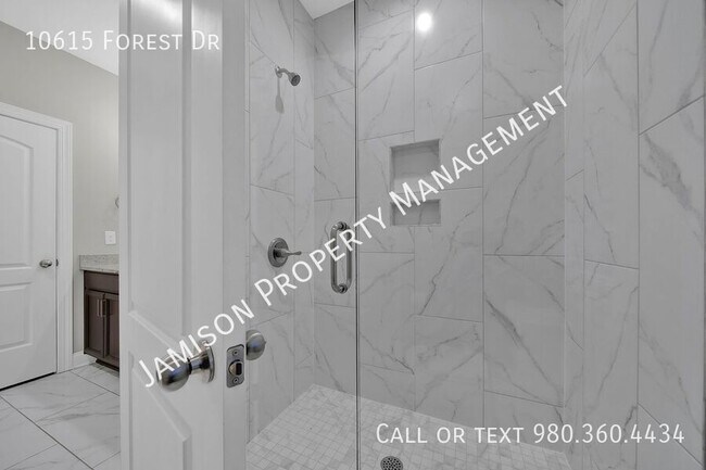 Building Photo - 10615 Forest Dr