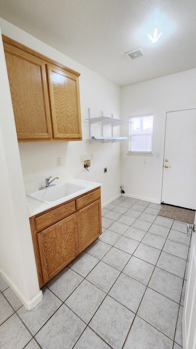 Building Photo - 1083 Somersby Way