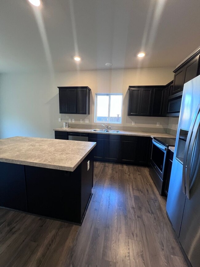 Building Photo - Bremerton Townhouse in Illahee Springs for...